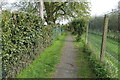 Footpath into Cheddington in LU7 0RZ