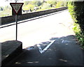 Ildiwch/Give Way sign, Tremynfa Road, Bwlch, Powys in LD3 7HZ