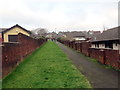 Llwybr drwy ystad o dai / Path through a housing estate in SA6 5HQ