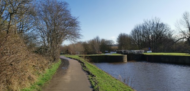 Sluice and lock at Holmes Goit in S61 2NF
