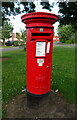 Elizabethan postbox on Whitfield Drive, Dundee in DD4 0XF