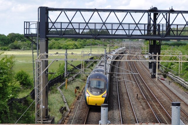 Pendolino express heading north in Aldbury and Wigginton Ward