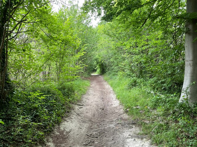 Icknield Way going west in LU2 8NA