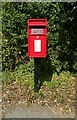 Elizabeth II postbox on School Road, Rayne in Little Common