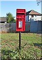 Elizabeth II postbox on Chelmsford Road in CM5 9NN