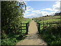 Footpath to Lindhurst Way West in NG18 6BH