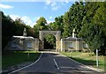 Twin Lodge - former gateway to Colworth House in MK44 1LZ