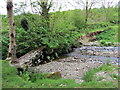 Pont troed wedi ei difrodi / Damaged footbridge in SA39 9AB