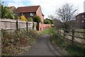 Footpath to Farndon Road in NG24 4RL