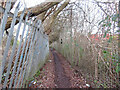 Footpath to Gipsy Lane in Swindon in SN1 2PW