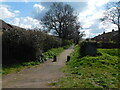 Path towards Polehanger Lane, Gadebridge in HP1 3QD