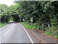 Llwybr yn gadael y B4308 / A footpath exits the B4308 in SA17 4AS