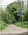 Signpost, Roding Valley Way in IG8 8QS