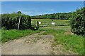 Footpath towards Pinsley Wood in OX29 4EH