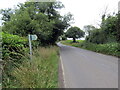 Llwybr yn gadael yr heol / A footpath exits the road in SA34 0DU