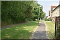Estate edge footpath in TW14 8ET