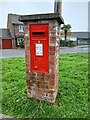 Garston Crescent postbox in RG31 4XP