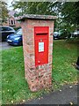 Yew Tree Rise postbox in RG31 4XP
