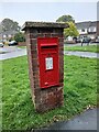 Wittenham Avenue postbox in RG31 5LE