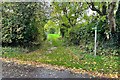 Footpath into Sutton in OX29 5RT