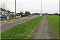 Footpath to Fishers Green in SG1 2PB