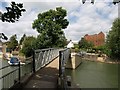 Approaching Osney Lock in OX1 4QH