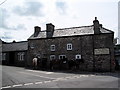 Felindre: lunchtime at The Three Horseshoes (with four horses) in LD3 0TG