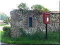 Whatcombe: postbox № DT11 42 in DT11 0PB
