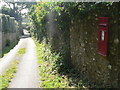 Rocombe: postbox № DT7 39 in DT7 3RR